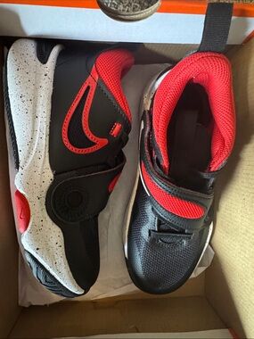 Nike Kids Team Hustle D11- 12.5C